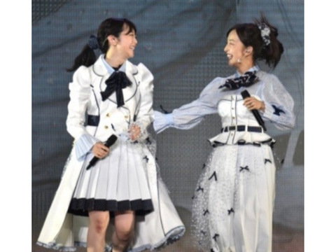 元AKB48の板野友美が妊娠発表後、峯岸の卒業コンサートに登場
